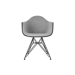 伊姆斯®软垫扶手椅 Eames® Upholstered Armchair 伊姆斯夫妇 Charles & Ray Eames